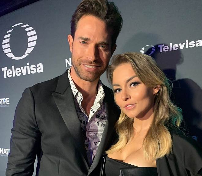 Angelique Boyer e Sebastián Rulli em evento da Televisa